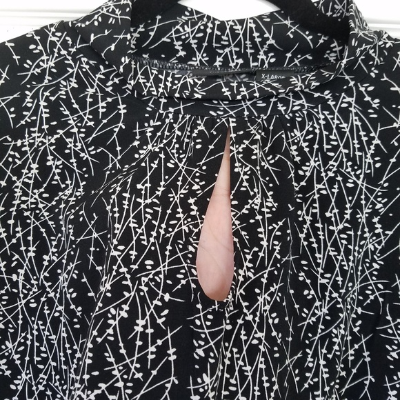 Mock neck floral shirt w/keyhole detail XL EUC - Picture 3 of 3